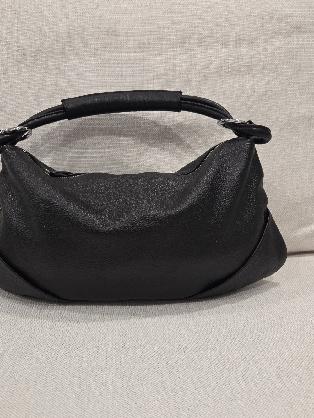Black   Women's Shoulder Bag - Sleek Minimalist Design
